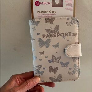 Chic Cream Card/Passport Holder